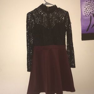 Lacy long-sleeve black and maroon dress gold zip